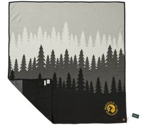 tentree-Organic-Cotton-Juniper-Blanket-1