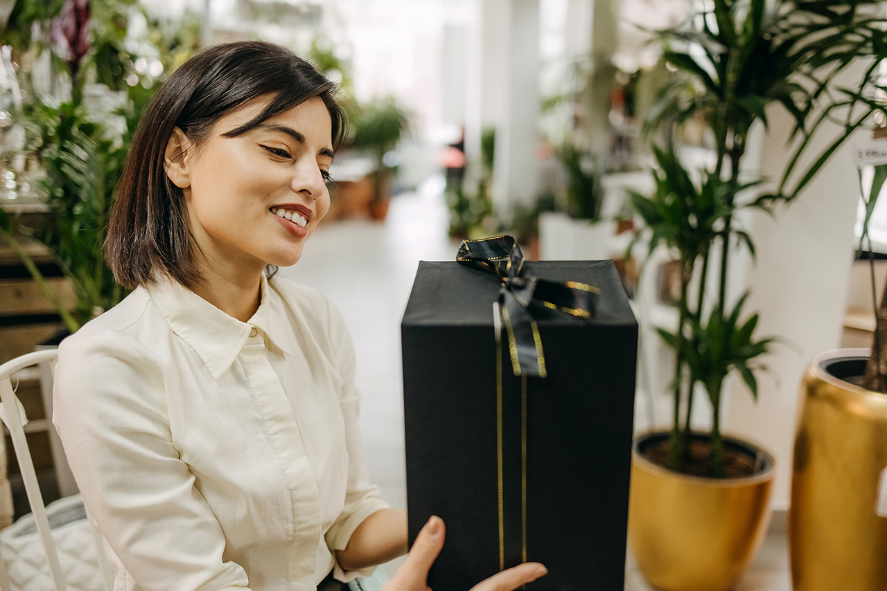 What is Corporate Gifting? (+Benefits and Best Occasions)
